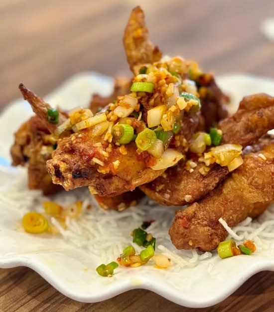 Deep Fried Spicy Pepper Saled Wings (6 pcs) 🌶️ 椒鹽雞翅